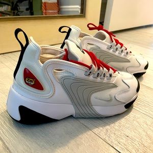 Nike: Wmns Zoom 2K ‘Gym Red’